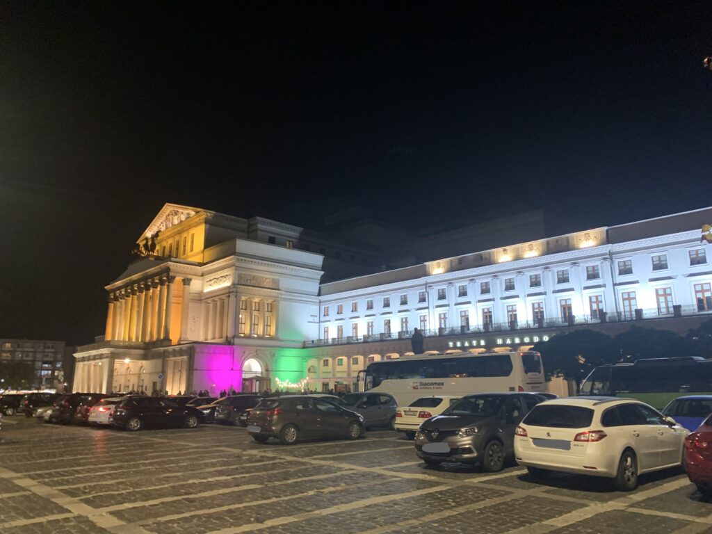 opera naradowa 外観
